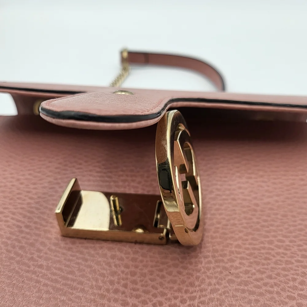 Gucci Interlock GG logo soft Pink Crossbody Bag with Gold Chain